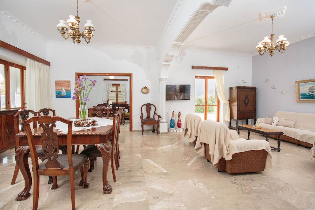 Main livingroom.