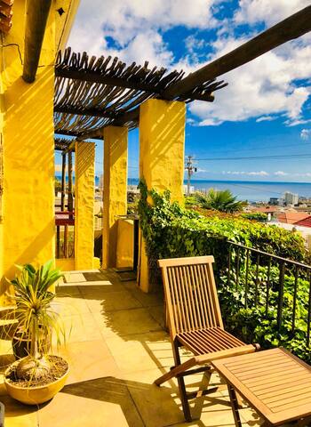 Sun, Sea & a Wood-fired HotTub in a Downtown Villa gallery image 3