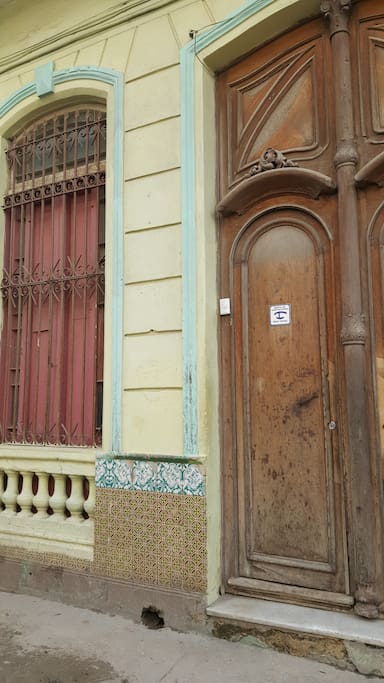 Entrada de la casa en la calle Manrique # 204