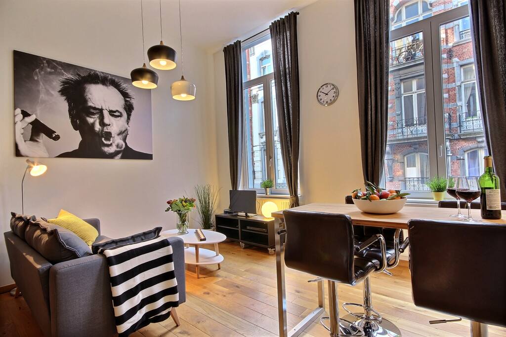 Spacious living room