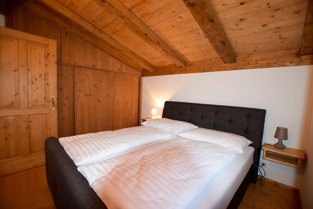 Schlafzimmer 1