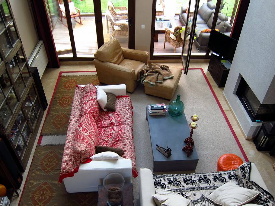Detalle del salón. Espacio abierto, con el techo a 6,50 metros.