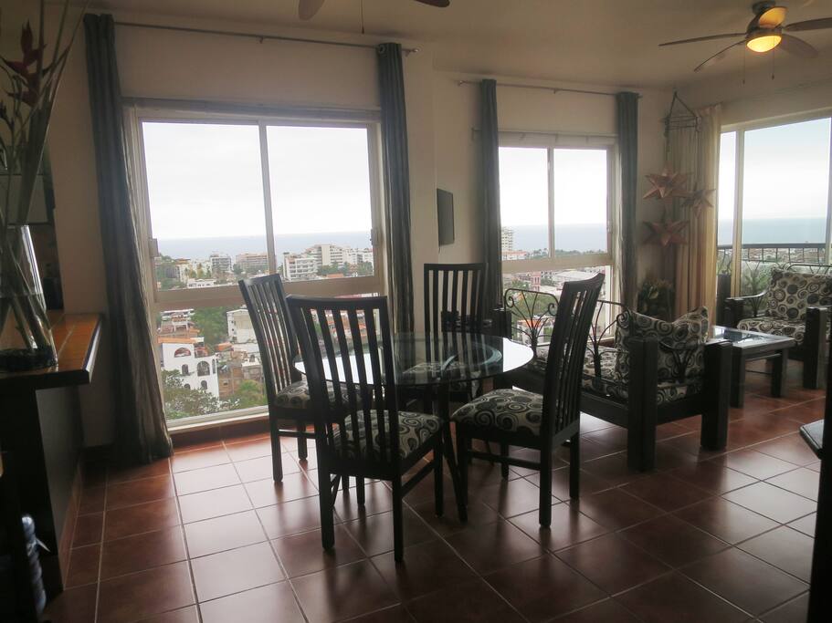 Living Room/Salle de séjour