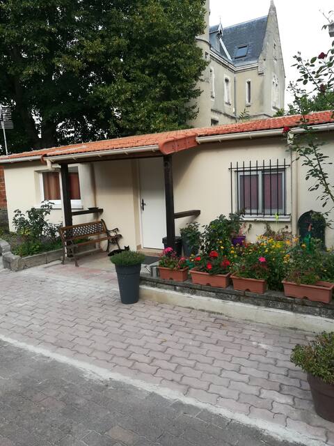 Modern studio near Paris - Comfortable.