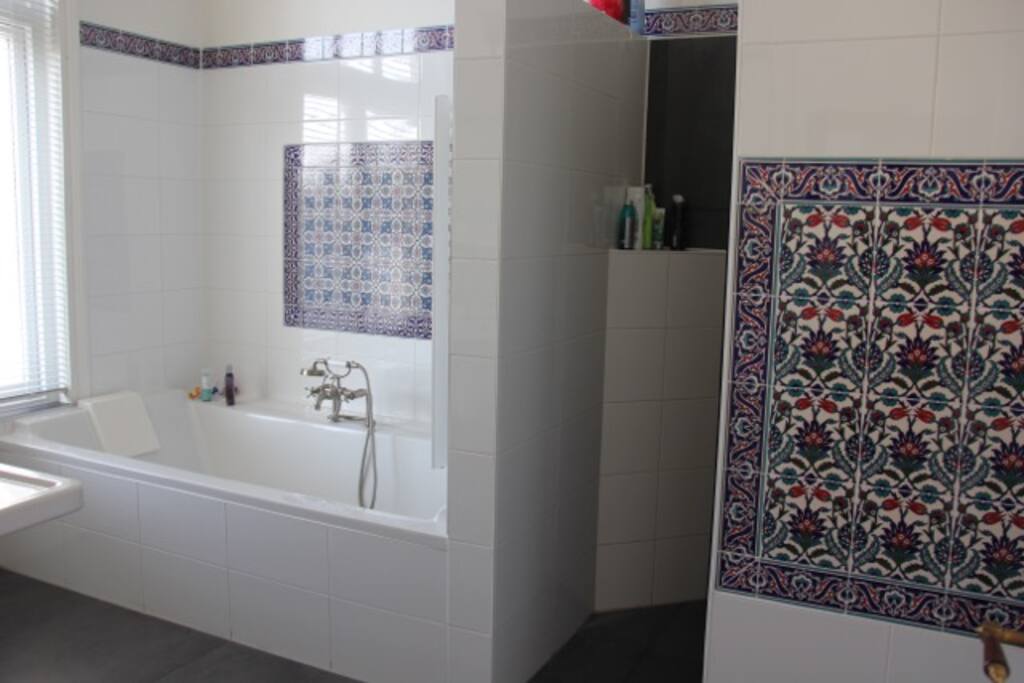 Shared bathroom with Turkisch tiles