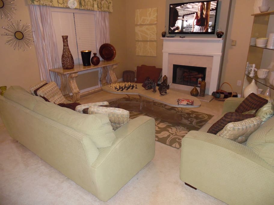 family room w fire place