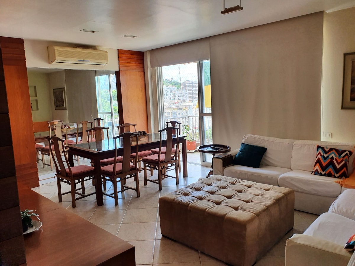 Imóvel de sucesso: Cozy apartment, 2 q, A/C Wi-Fi, in Laranjeiras em Laranjeiras