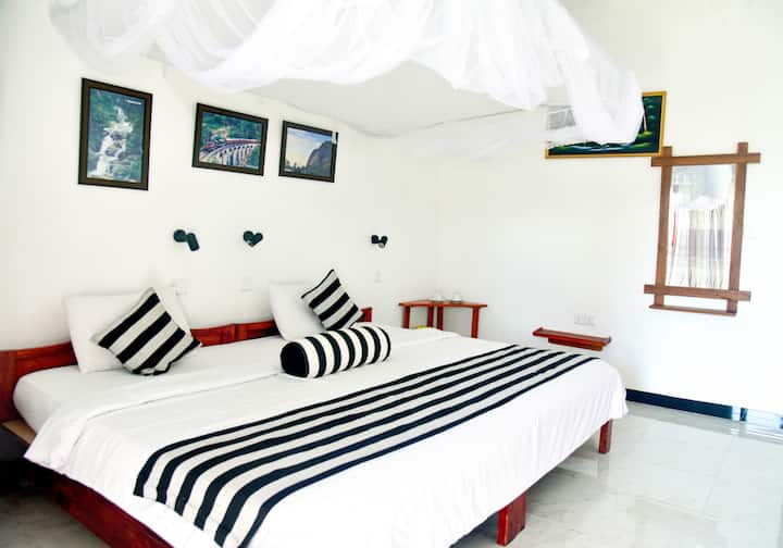 dawn view homestay room 01
1 king bed