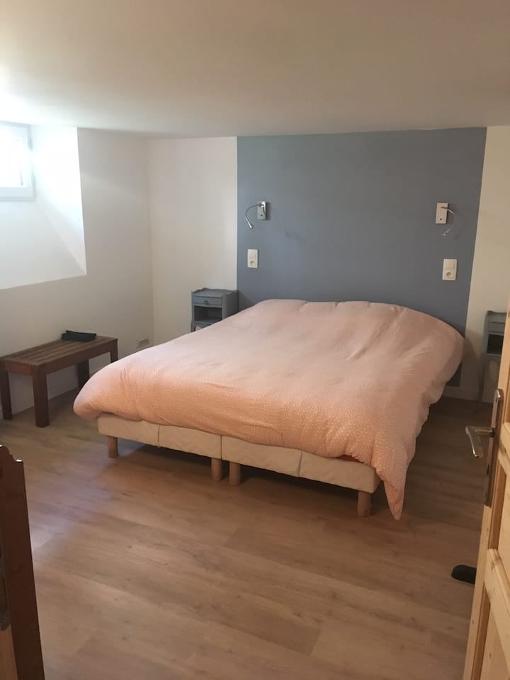 غرفة النوم رقم5 بين الطوابق (160 × 200 سرير مزدوج)