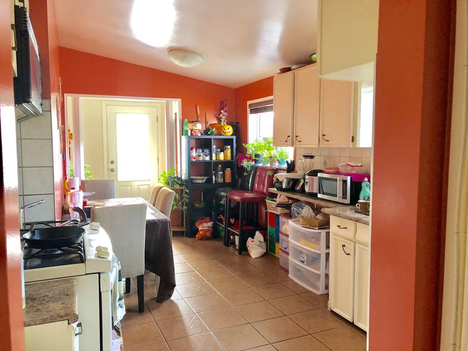 Main entrance and kitchen( please make sure to wash your dishes and pans after cooking)