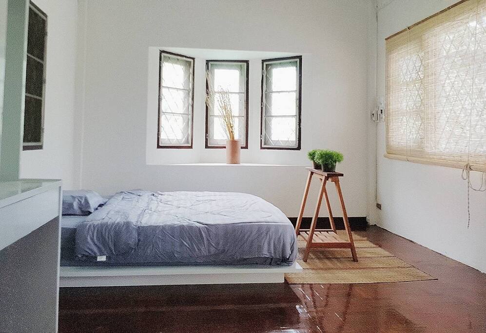 Bedroom A: 1 King sized bed + 1 Single bed (optional) with an en-suite bathroom.