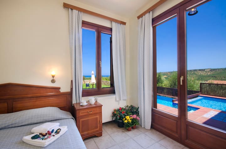 Dormitorio 3d con una cama tamaño king muy grande en la planta baja.