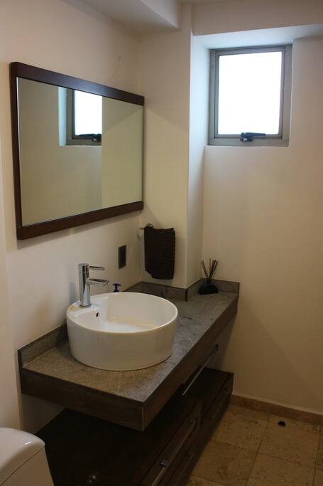 Baño privado con ventilación