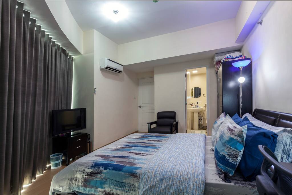 Master bedroom with en-suite bathroom