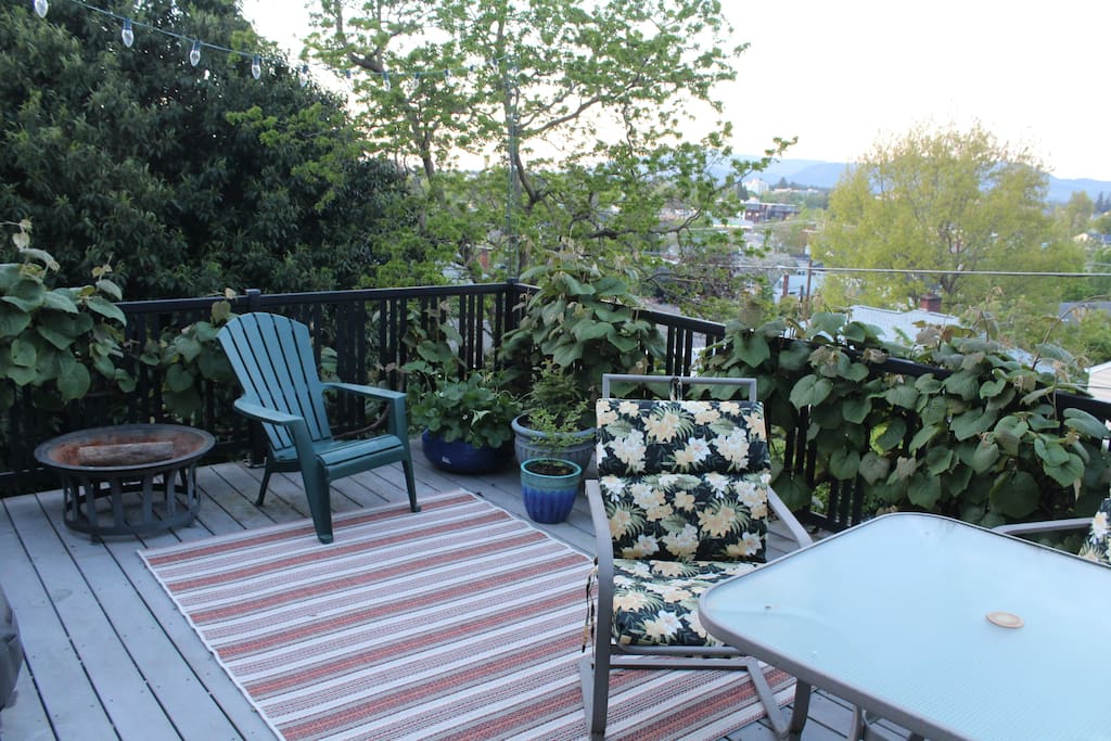 Back deck facing toward downtown and UO campus. Available for drinks or evening fire.