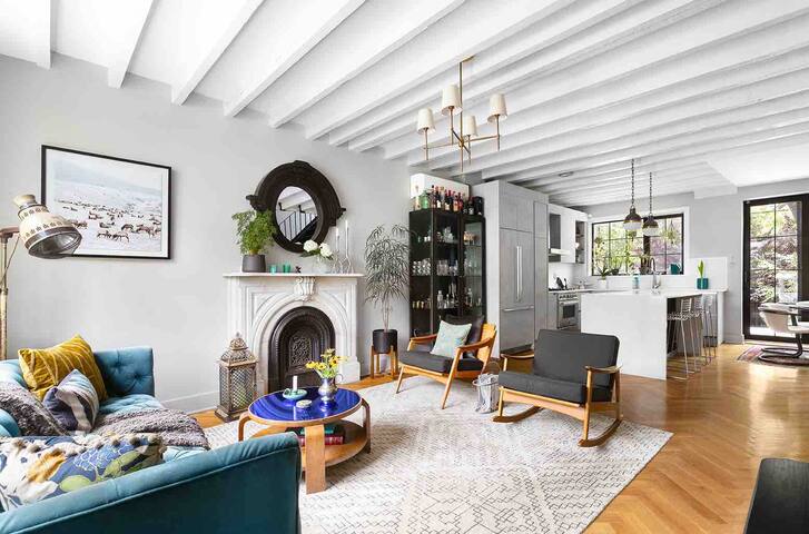 Park-side Single family townhouse with parking. gallery image 3