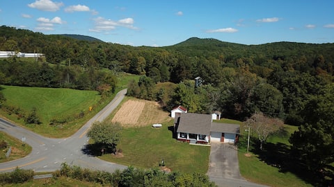 Cozy Country Farmhouse - The Lewis Place LN 001474