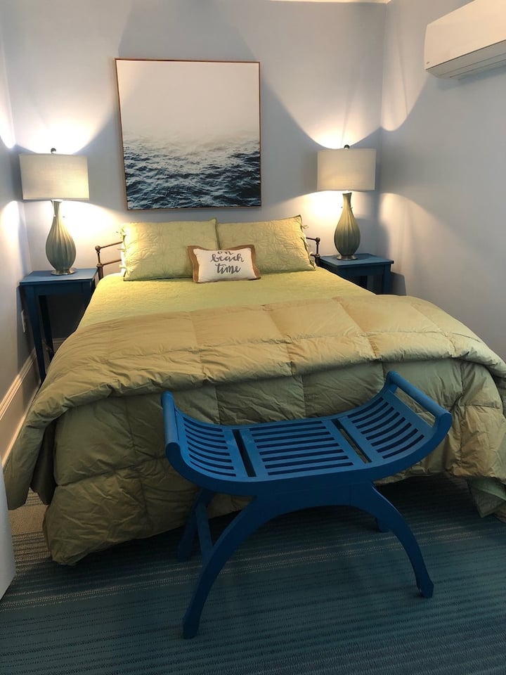 Втора спална соба со брачен кревет (широк 150-179