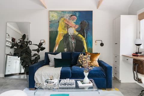 Successful Airbnb property: Hollywood Artist Oasis on West Hollywood border in Hollywood