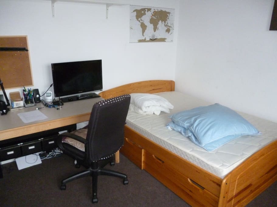 very nice bed.