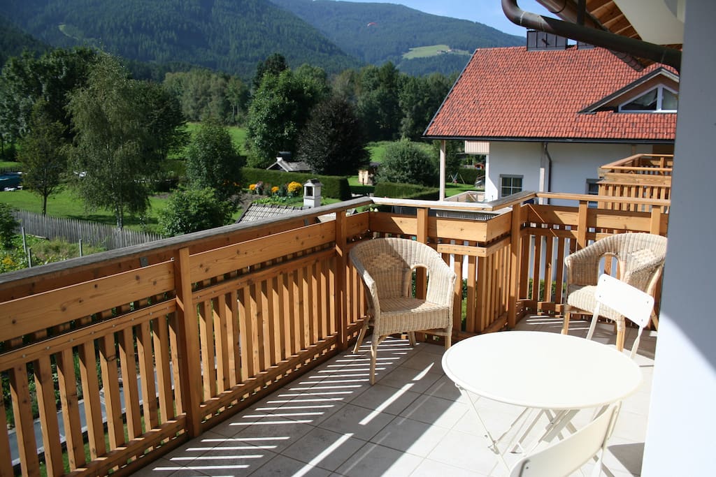 Sonne tanken und Ausspannen auf dem eigenen Balkon