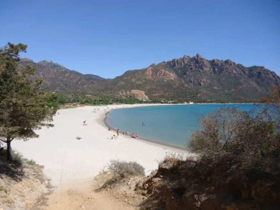 spiaggia Foximanna con sabbia bianca fine simile alla vicina Costarei