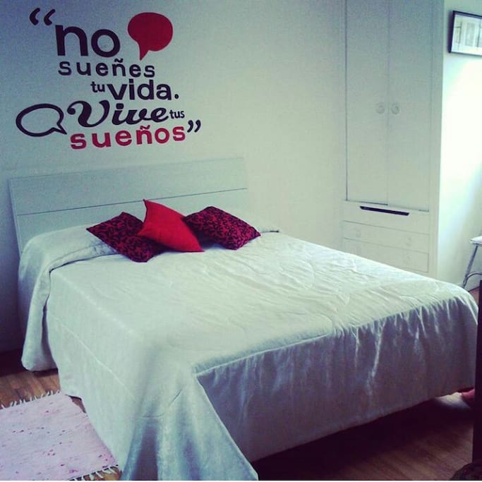 habitación con zona de acceso a terraza, muy buena luz y zona de hamaca
