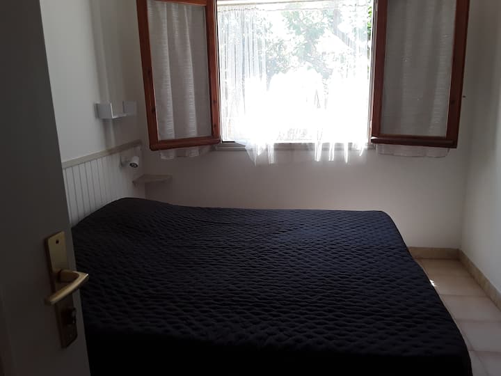 Bedroom 160 x 190 bed, possibility to make 2 beds in 80 x 190