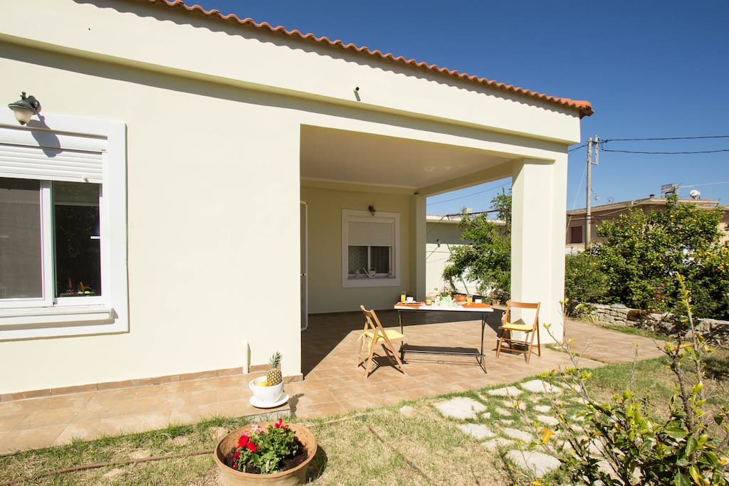 Spaces to enjoy your mornings or afternoons in our gardens
