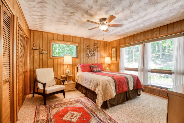 Спална соба 2 - удобност во дрвена колиба