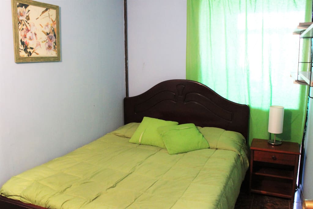 Habitación privada con cama matrimonial.
-----
Private bedroom with doble bed.