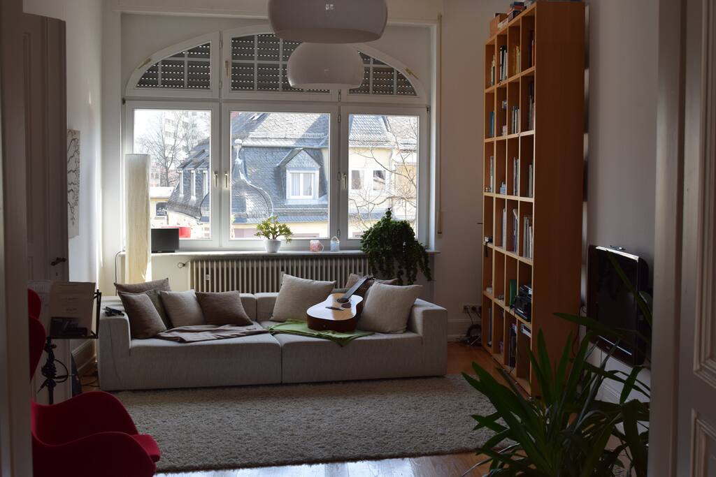 Wohnzimmer / Living Room (aus Sicht des Esszimmers)