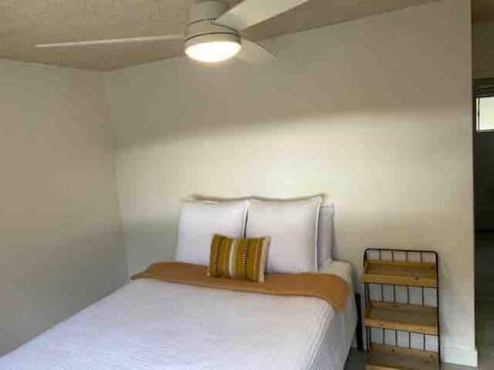 Tiene una vista del lago desde
Habitación. Esta es la segunda habitación con cama tamaño queen. 