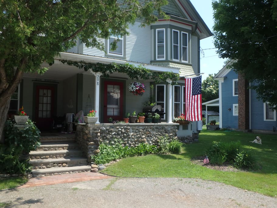 Front of building (from Main St)