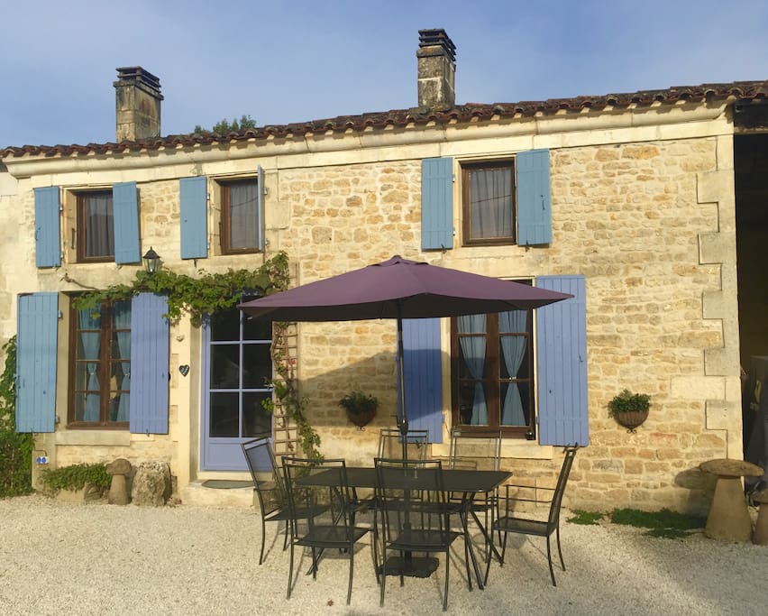 Les Hirondelles with outside dining area
