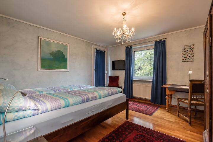 Quiet and Relaxing Rooms with own Bath for 3People