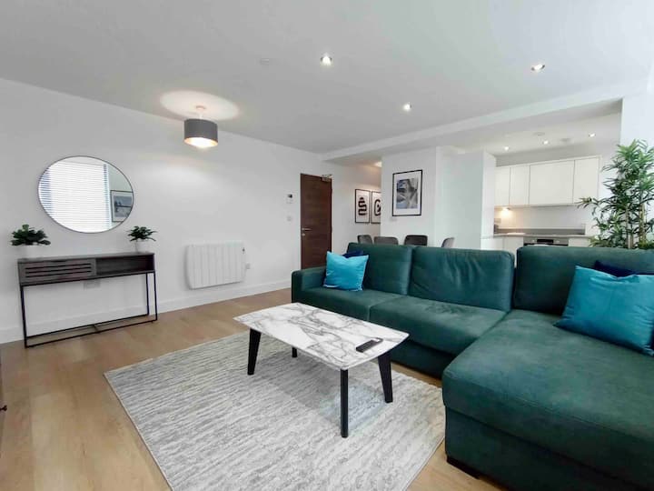 2 Bed 2 Bathroom Flat Near Old Trafford - Parking - Mánchester