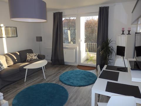 Popular Airbnb listing: Calm Living in the hearth of Berlin! Nice Balcony! in Schmargendorf