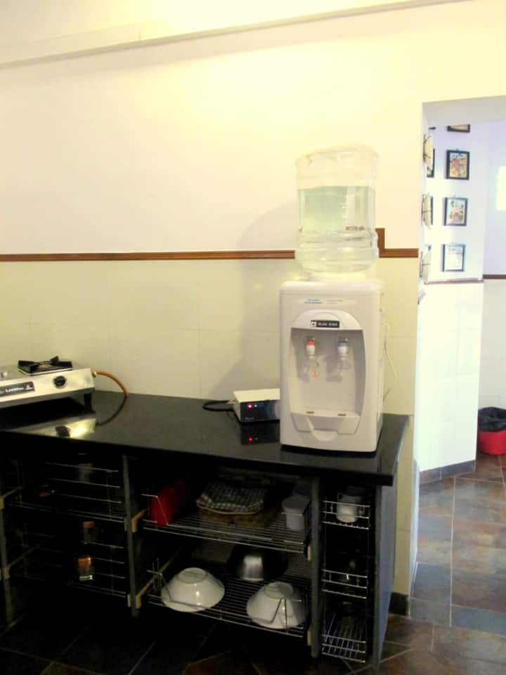 Full kitchen image 2