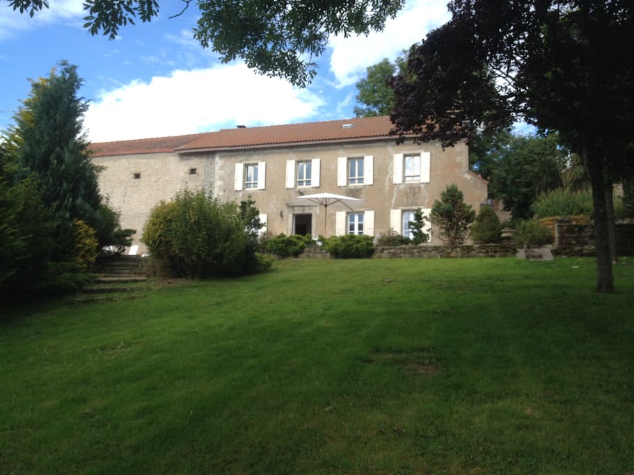 Parc arboré clôturé de 2000 m²