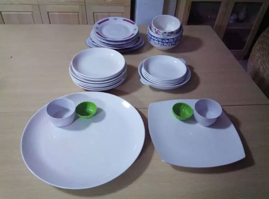 公共区域1-3:房主乐于和房客分享当地美食与个人珍藏餐盘碗碟的体验...