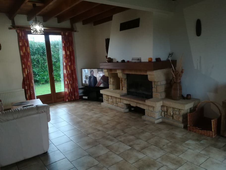 Salon avec cheminée
