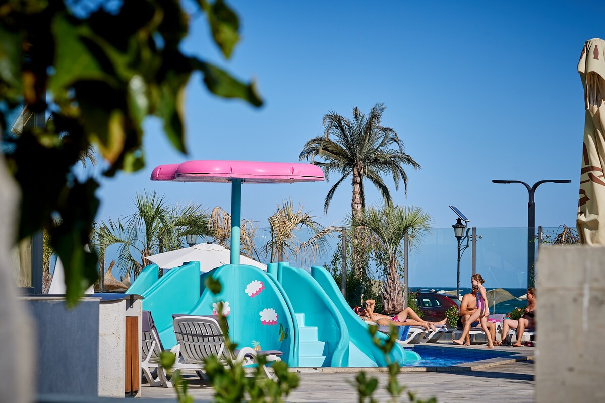 Aqua Vista Purple Pearl Alezzi Beach Resort — Apartment — vacation rental at Alezzi Beach Resort, Mamaia Nord, Constanța, Romania — property photo 7 | Aqua Vista Rentals