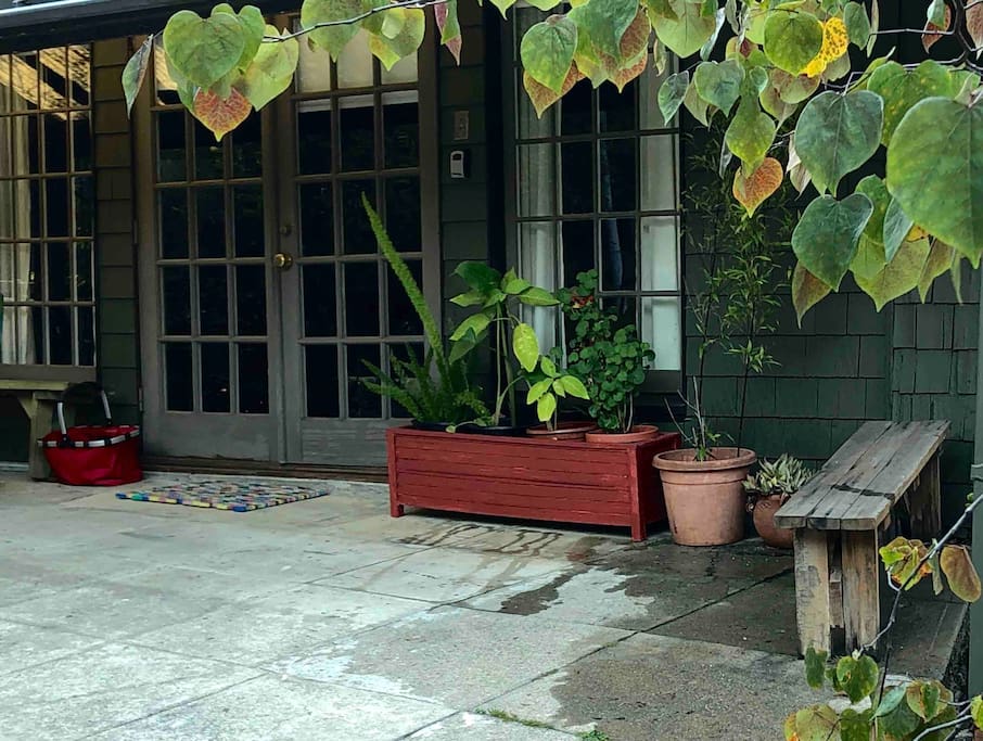 Private Cabin by Lake Merritt