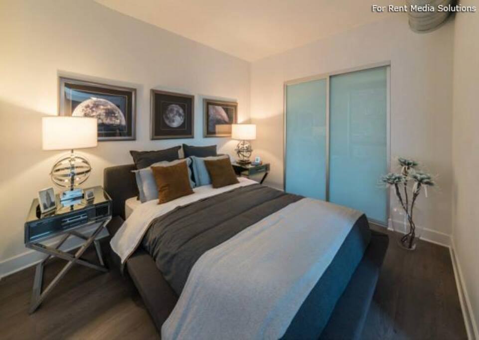 King-sized Bedroom