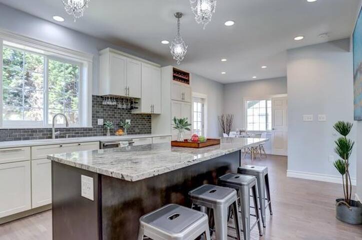 Historic restored in Laurelhurst PDX 5 bed 4 bath gallery image 4