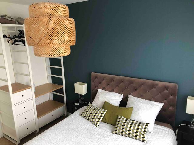 large house with swimming pool gallery image 3