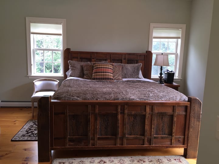 Apartman br. 2 (1. kat) Bračni krevet (180x200), plinski kamin, privatna kupaonica, TV. 