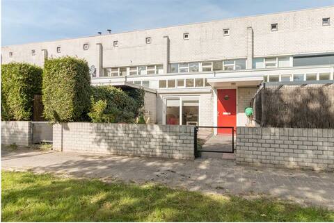 Lovely house near train to Amsterdam and Schiphol