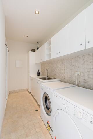 Luxury Inside and Out at Whale Drive in Sunshine Beach gallery image 4